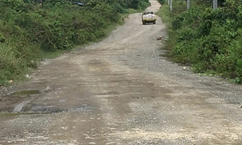 Akses masuk Jalan wisata Rusak berlubang Foto Ist-Tim Investigasi 